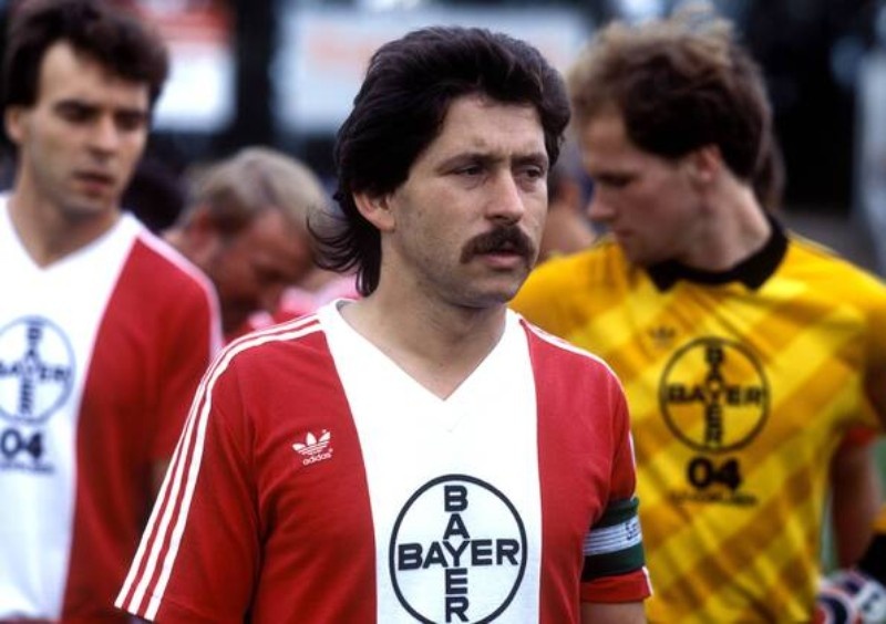 Bayer 04 Leverkusen 84-85 Visitante 4
