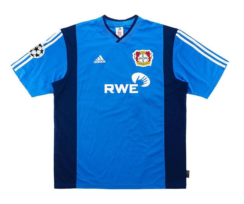 Segunda equipación de Bayer Leverkusen 01-02