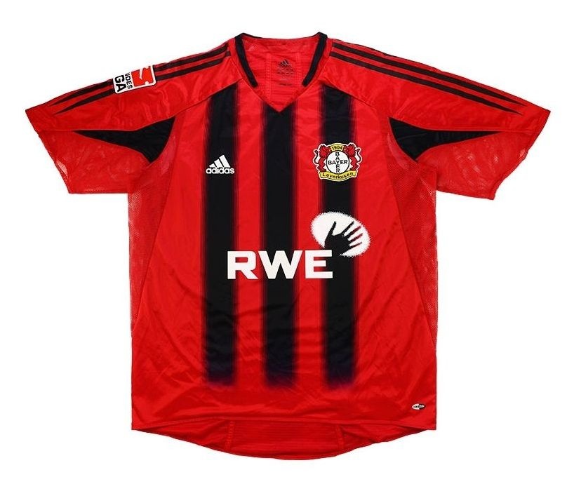 Primera equipación de Bayer Leverkusen 04-05