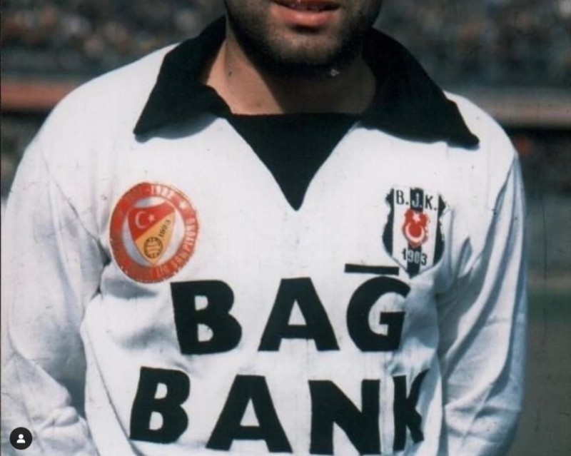 Primera equipación de Besiktas 82-83