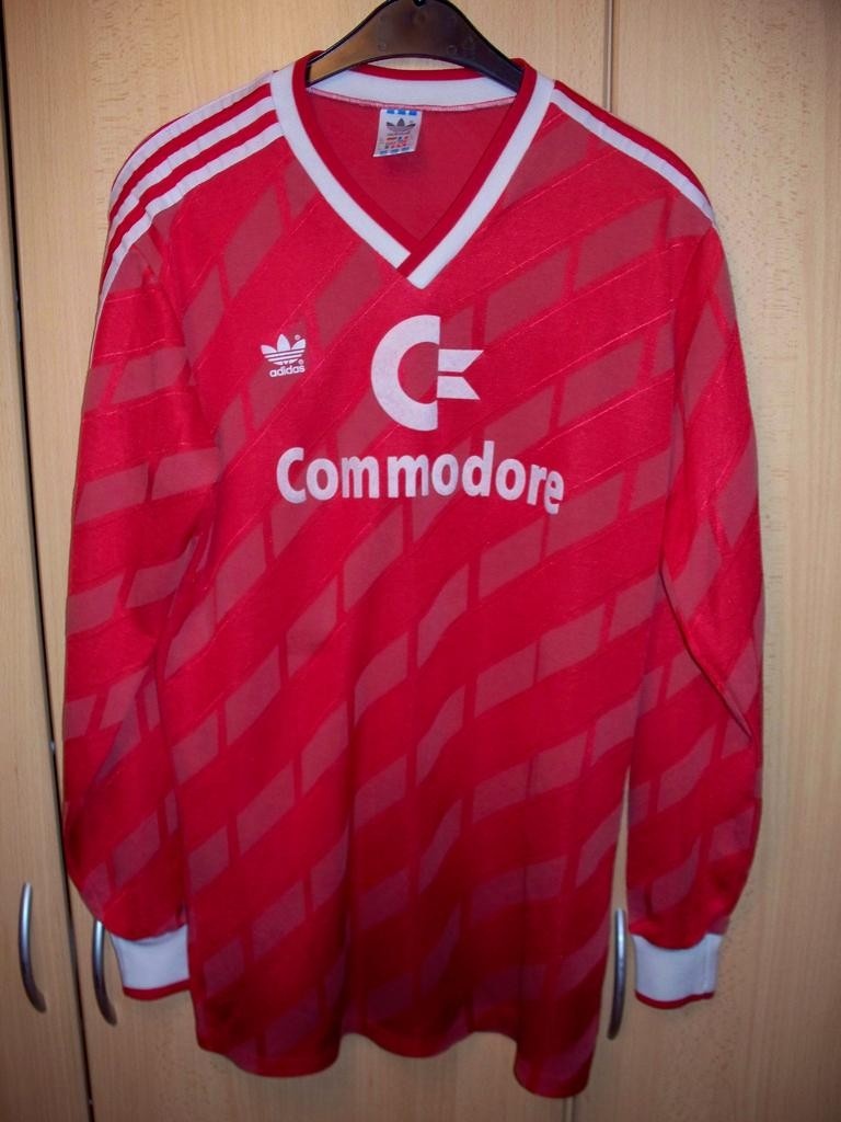 Primera equipación de Bayern Múnich 86-87