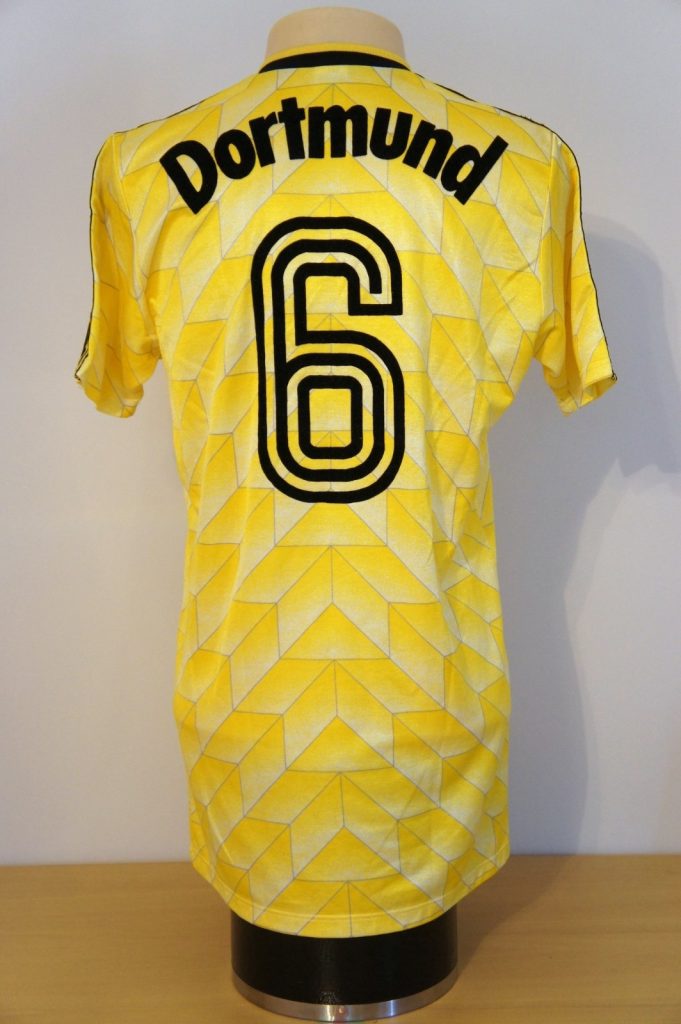 Borussia Dortmund 88-89 Local 2
