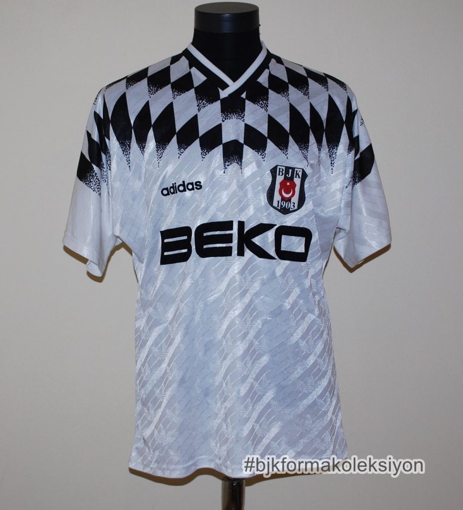 Primera equipación de Besiktas 93-94
