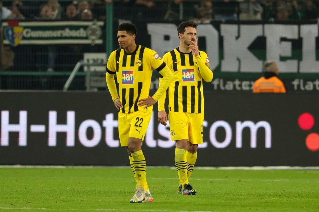 Borussia Dortmund 22-23 Local 3