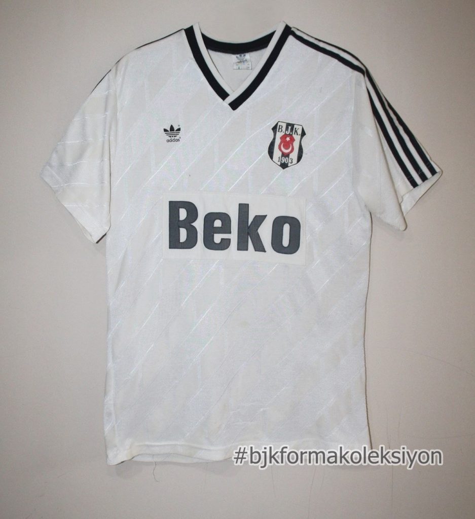Primera equipación de Besiktas 88-89