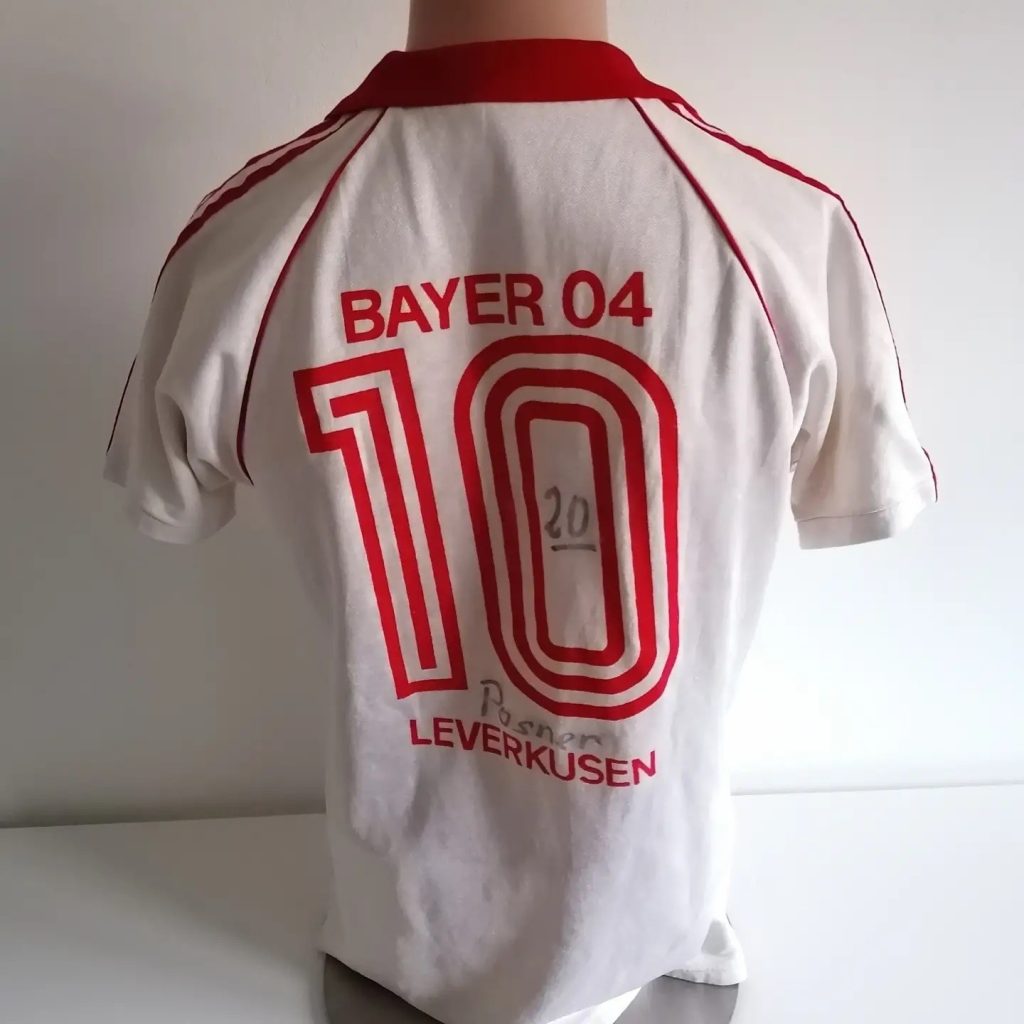 Bayer 04 Leverkusen 80-81 Visitante 2