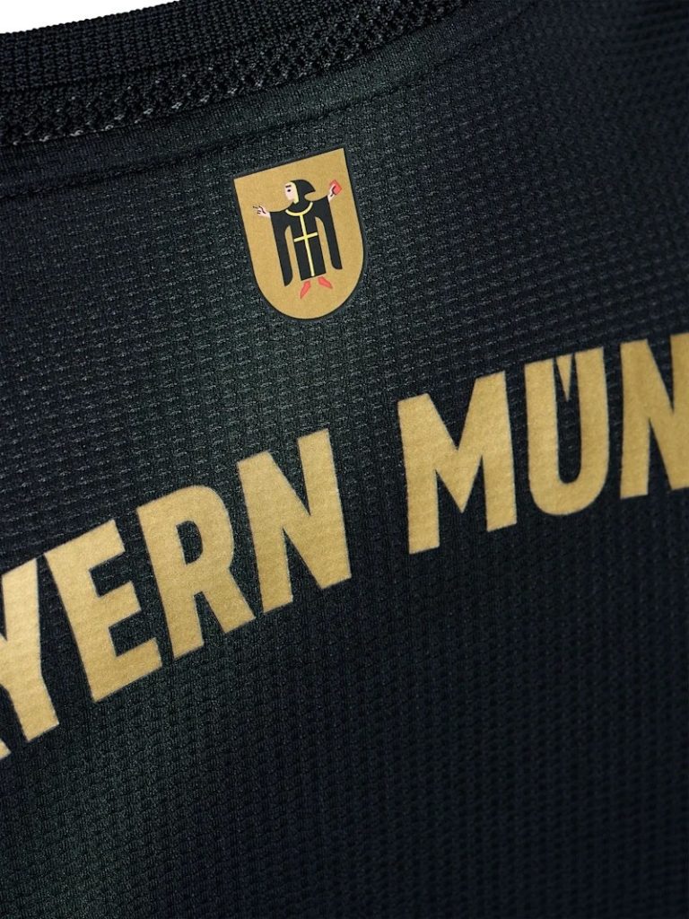 Bayern München 21-22 Visitante 4