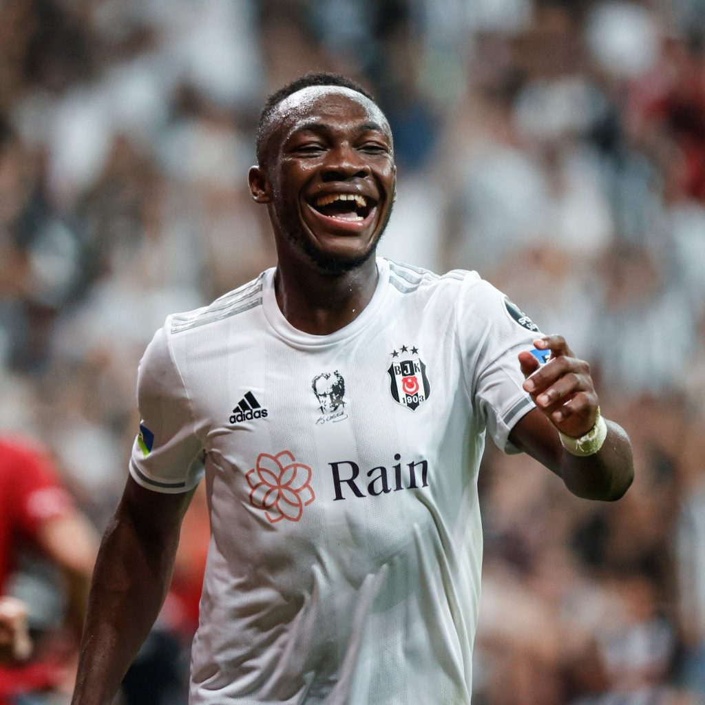 Primera equipación de Besiktas 22-23