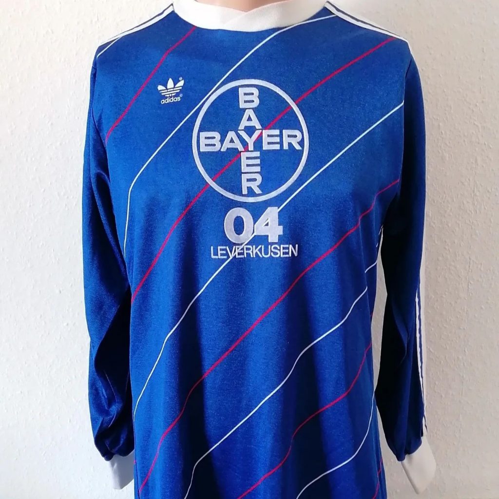 Tercera equipación de Bayer Leverkusen 84-85