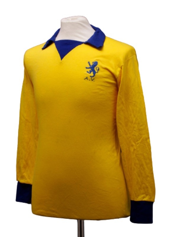 Segunda equipación de Aston Villa 70-71