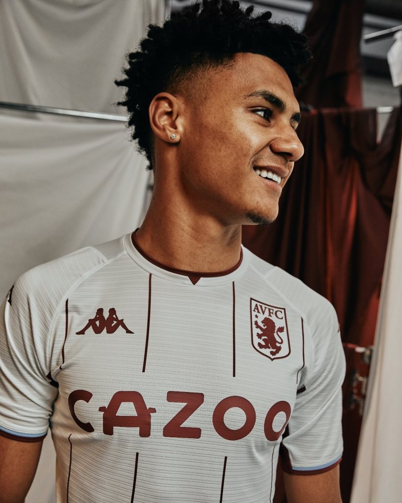 Aston Villa 21-22 Visitante 4