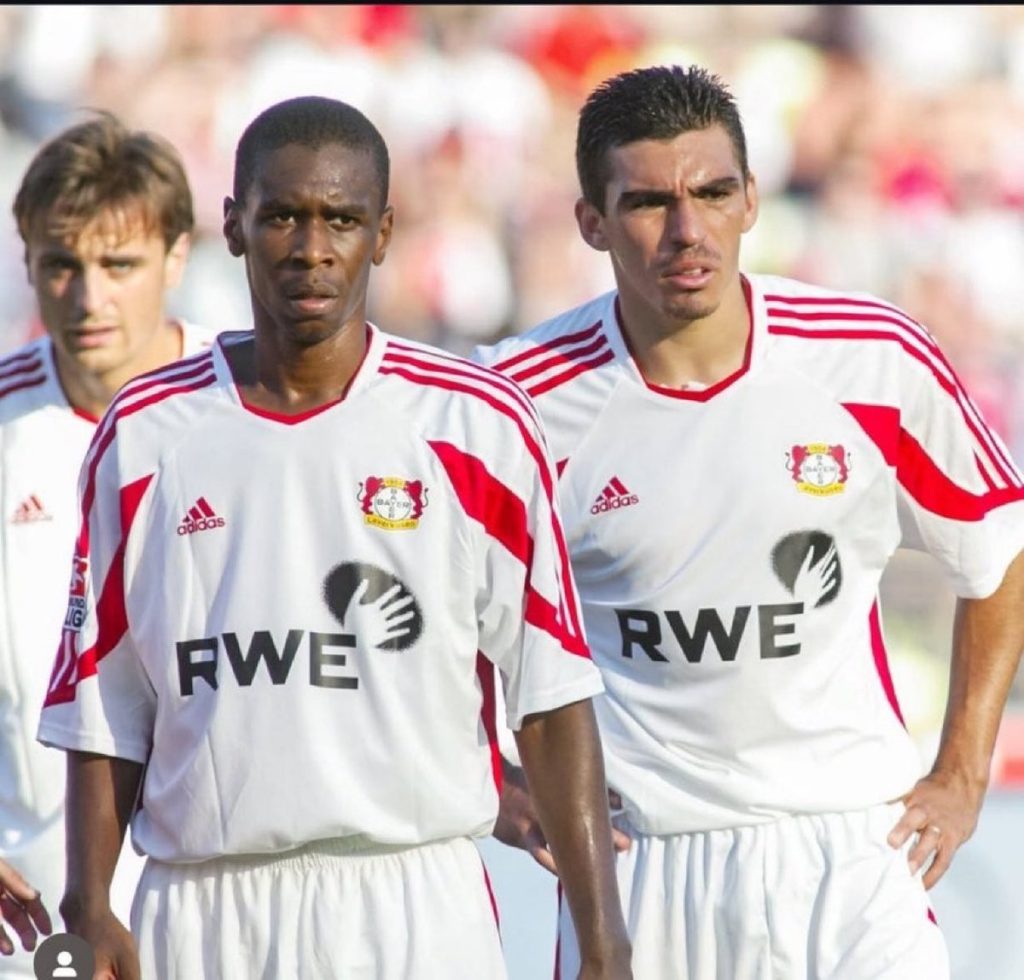 Bayer 04 Leverkusen 03-04 Visitante 4