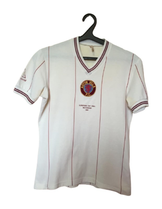Segunda equipación de Aston Villa 81-82