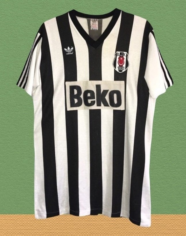 Segunda equipación de Besiktas 89-90