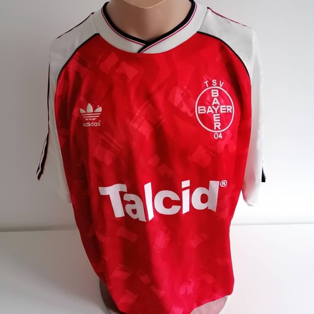 Primera equipación de Bayer Leverkusen 92-93