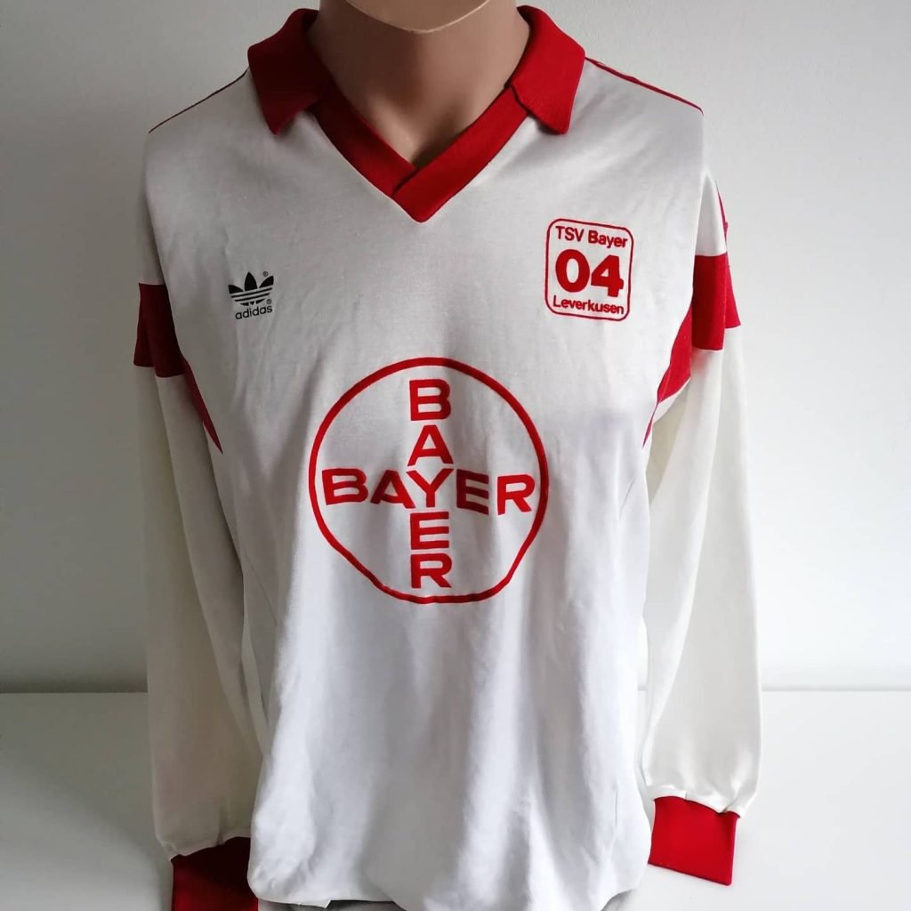 Primera equipación de Bayer Leverkusen 86-87