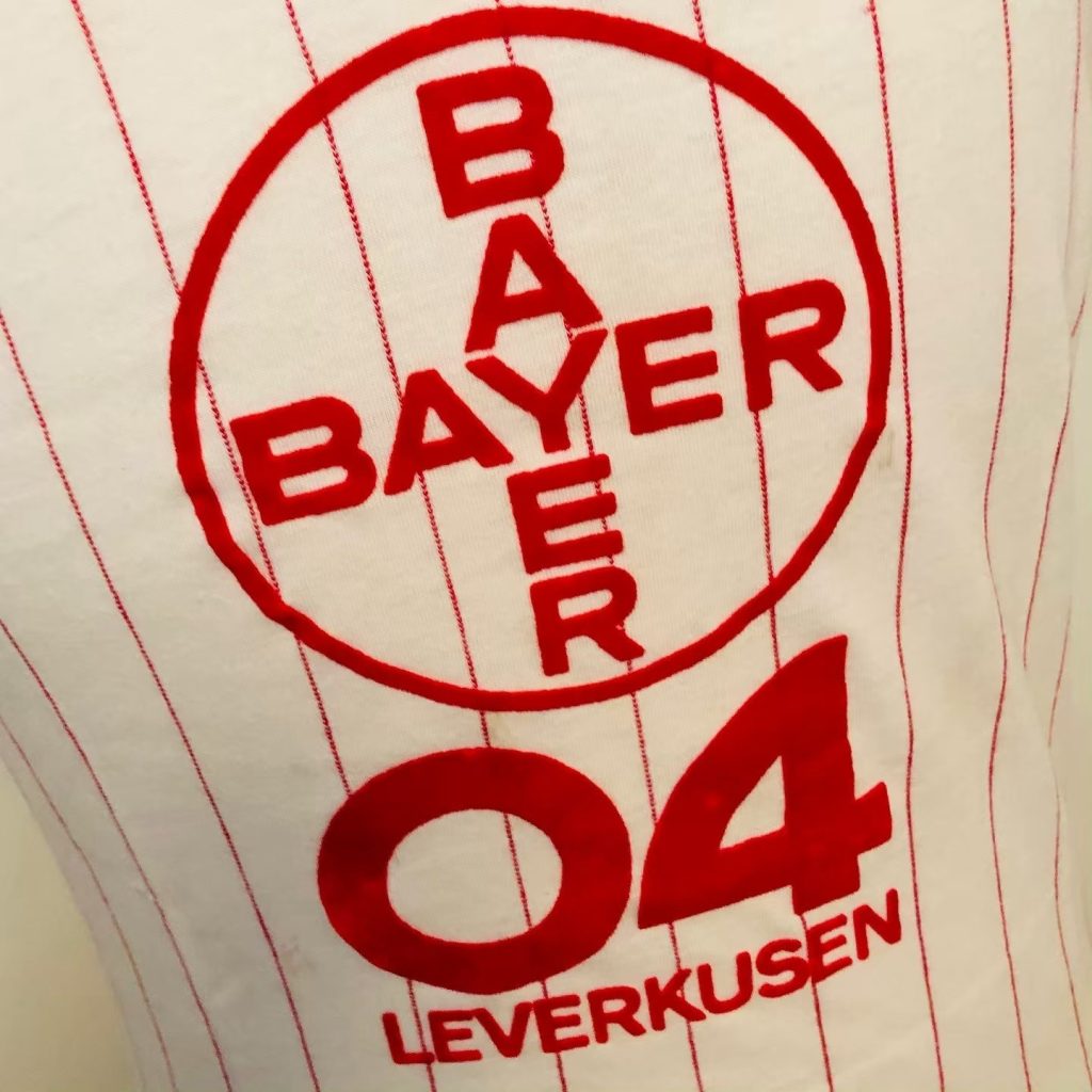 Bayer 04 Leverkusen 84-85 Local 2