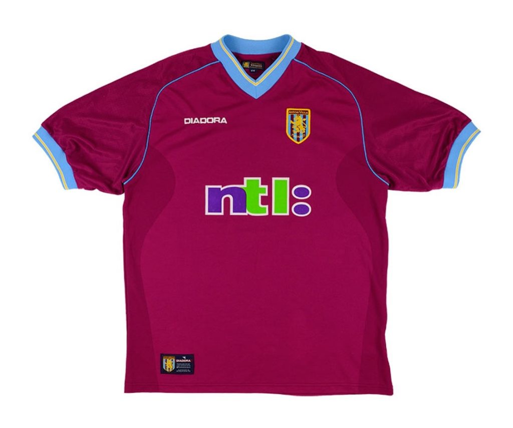 Primera equipación de Aston Villa 01-02
