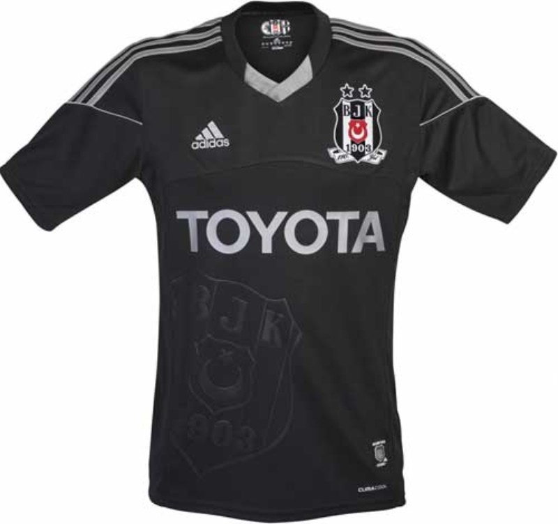 Segunda equipación de Besiktas 13-14