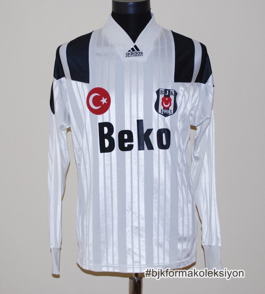 Primera equipación de Besiktas 92-93