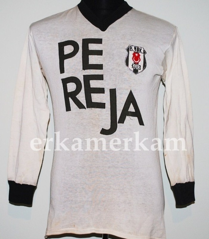 Primera equipación de Besiktas 78-79
