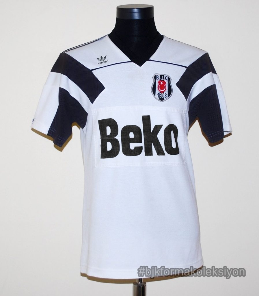 Primera equipación de Besiktas 89-90