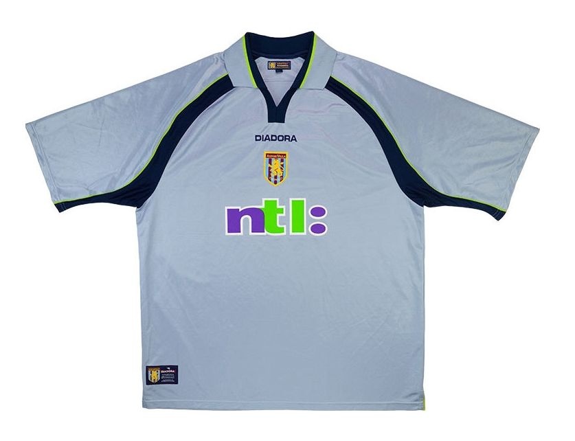 Segunda equipación de Aston Villa 01-02