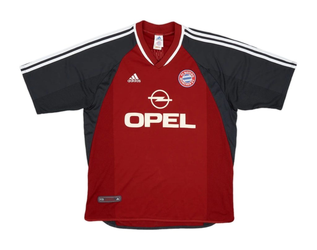 Primera equipación de Bayern Múnich 01-02