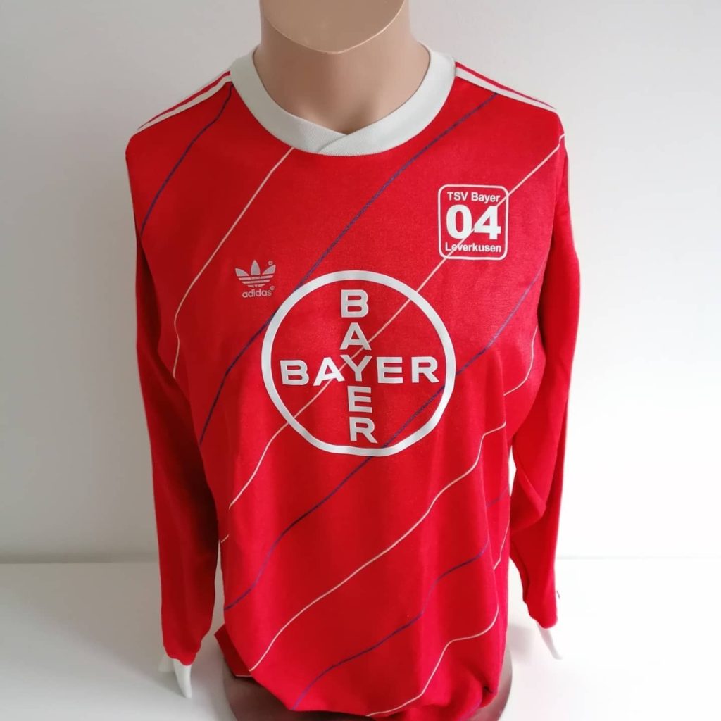 Primera equipación de Bayer Leverkusen 87-88