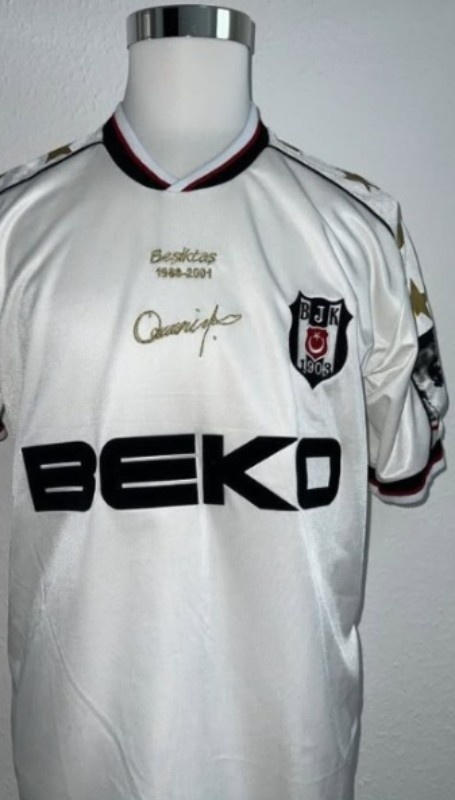 Equipación especial de Besiktas 00-01