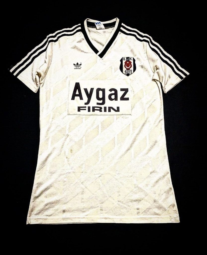 Equipación especial de Besiktas 89-90