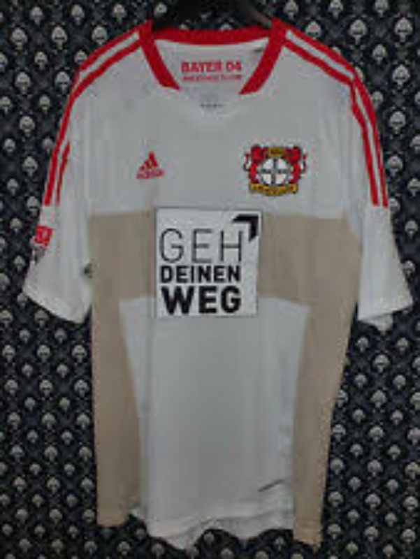 Segunda equipación de Bayer Leverkusen 12-13
