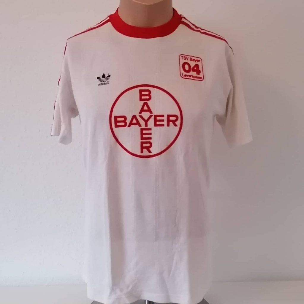 Segunda equipación de Bayer Leverkusen 87-88