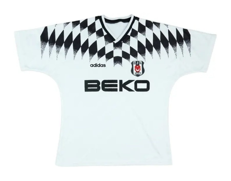 Primera equipación de Besiktas 94-95