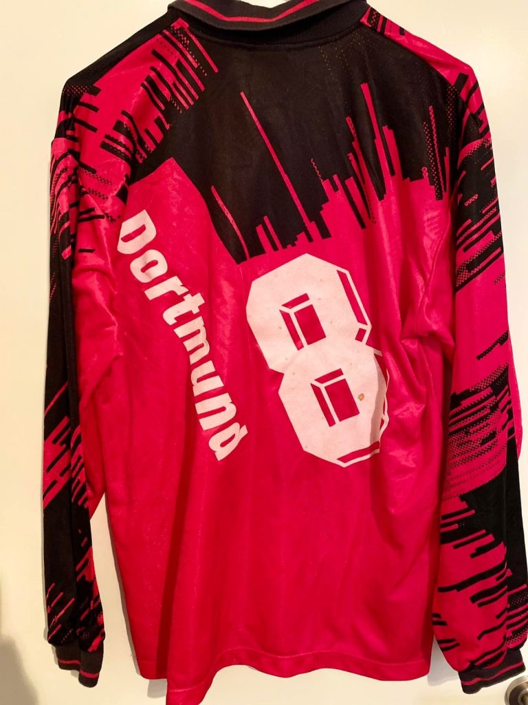 Borussia Dortmund 93-94 Visitante 3