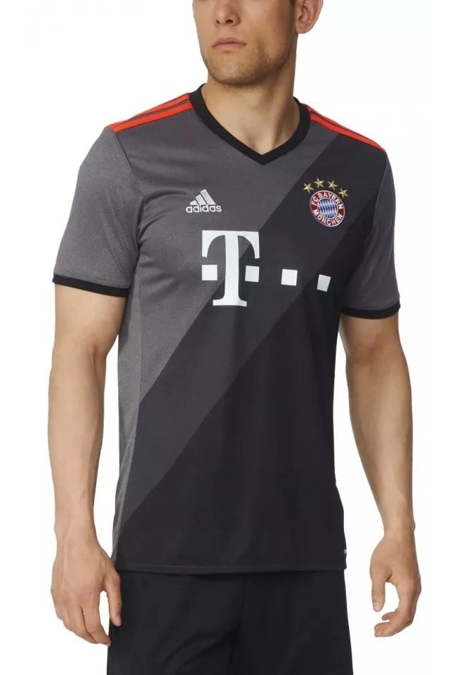 Bayern München 16-17 Visitante 2