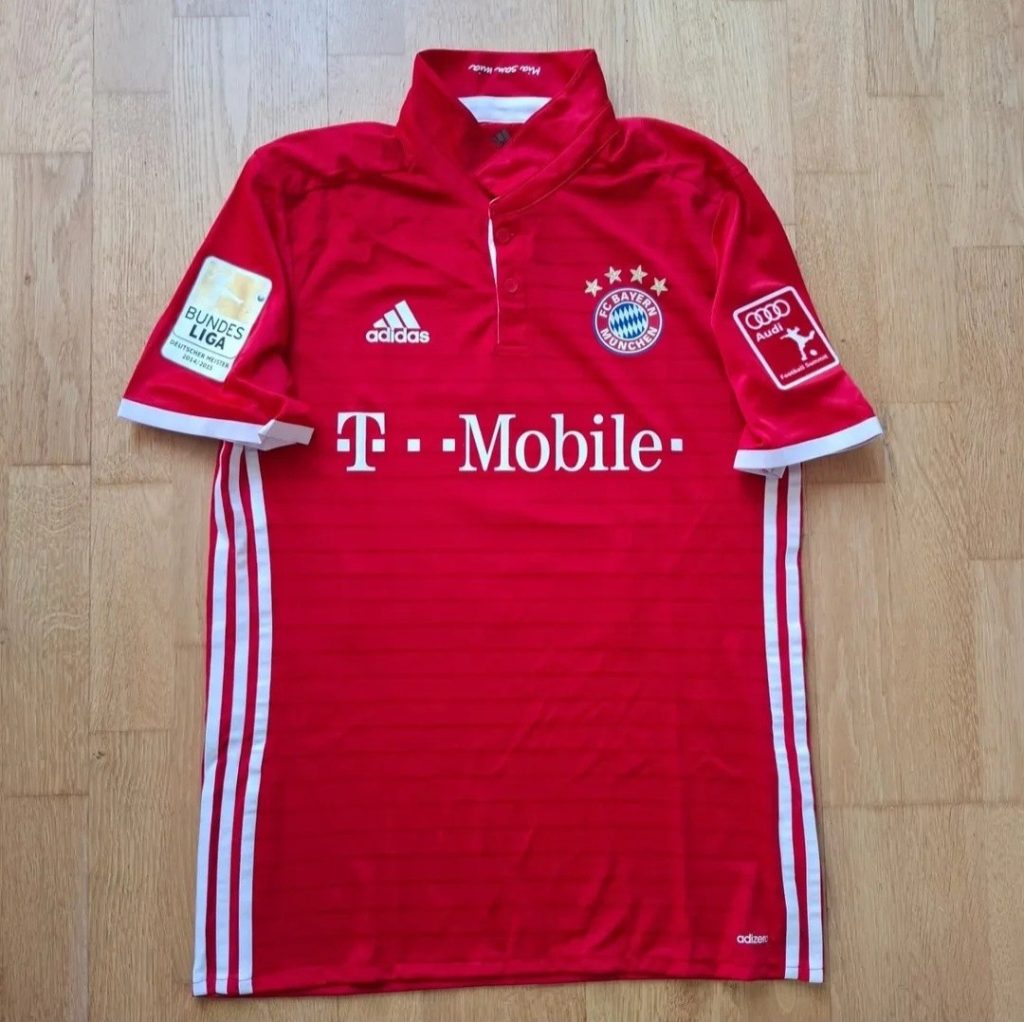 Primera equipación de Bayern Múnich 16-17