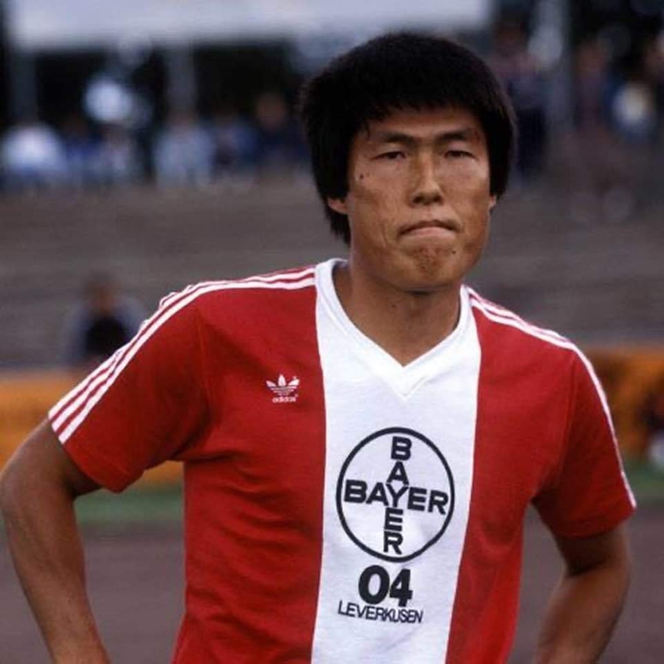 Segunda equipación de Bayer Leverkusen 85-86