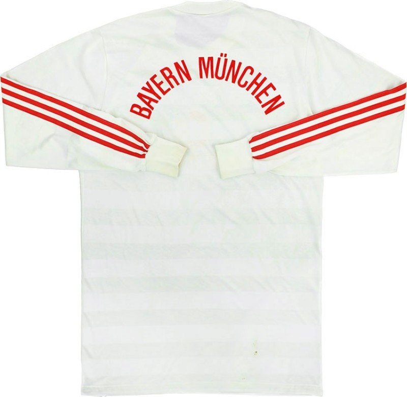 Bayern München 84-85 Visitante 3