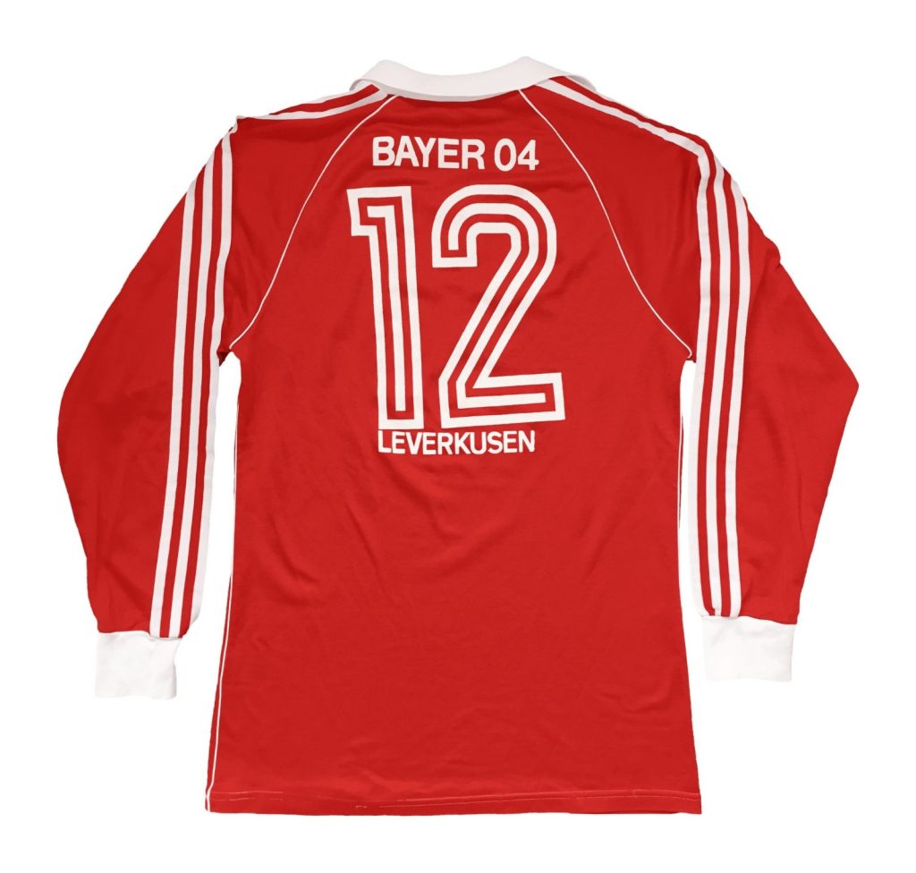 Bayer 04 Leverkusen 82-83 Local 2