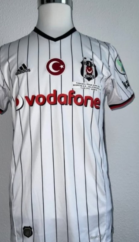 Equipación especial de Besiktas 16-17