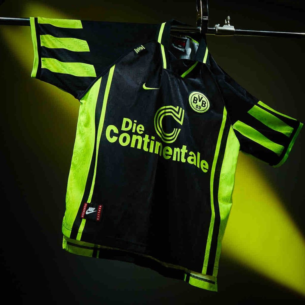 Borussia Dortmund 96-97 Visitante 3