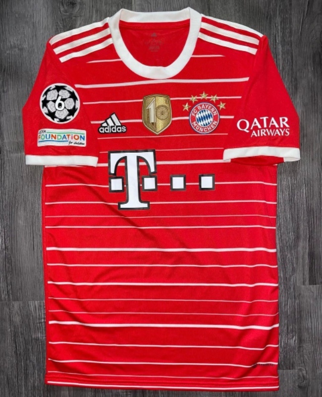 Primera equipación de Bayern Múnich 21-22