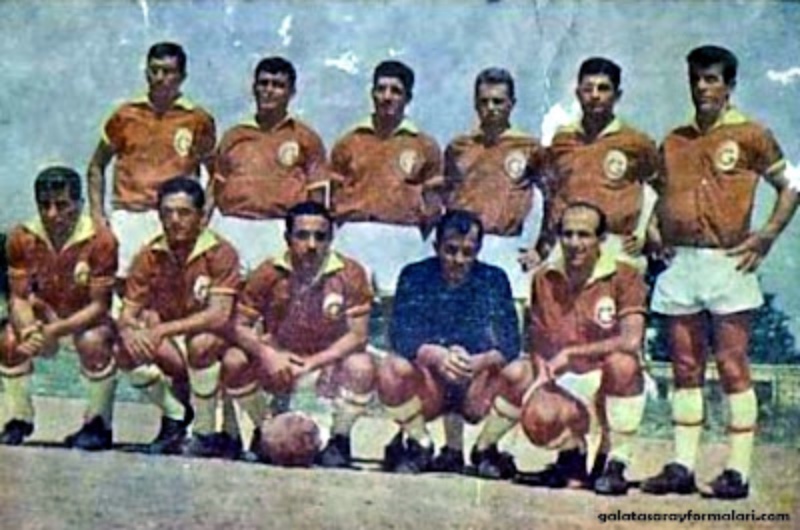 Segunda equipación de Galatasaray 53-56