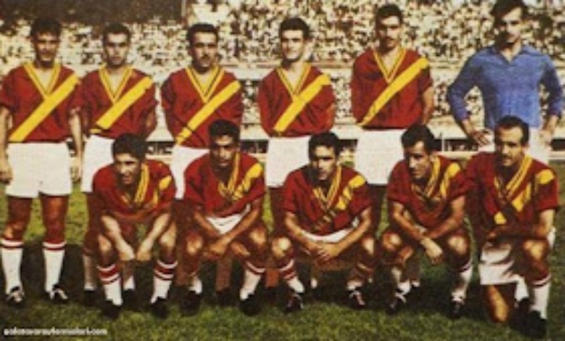 Primera equipación de Galatasaray 58-59
