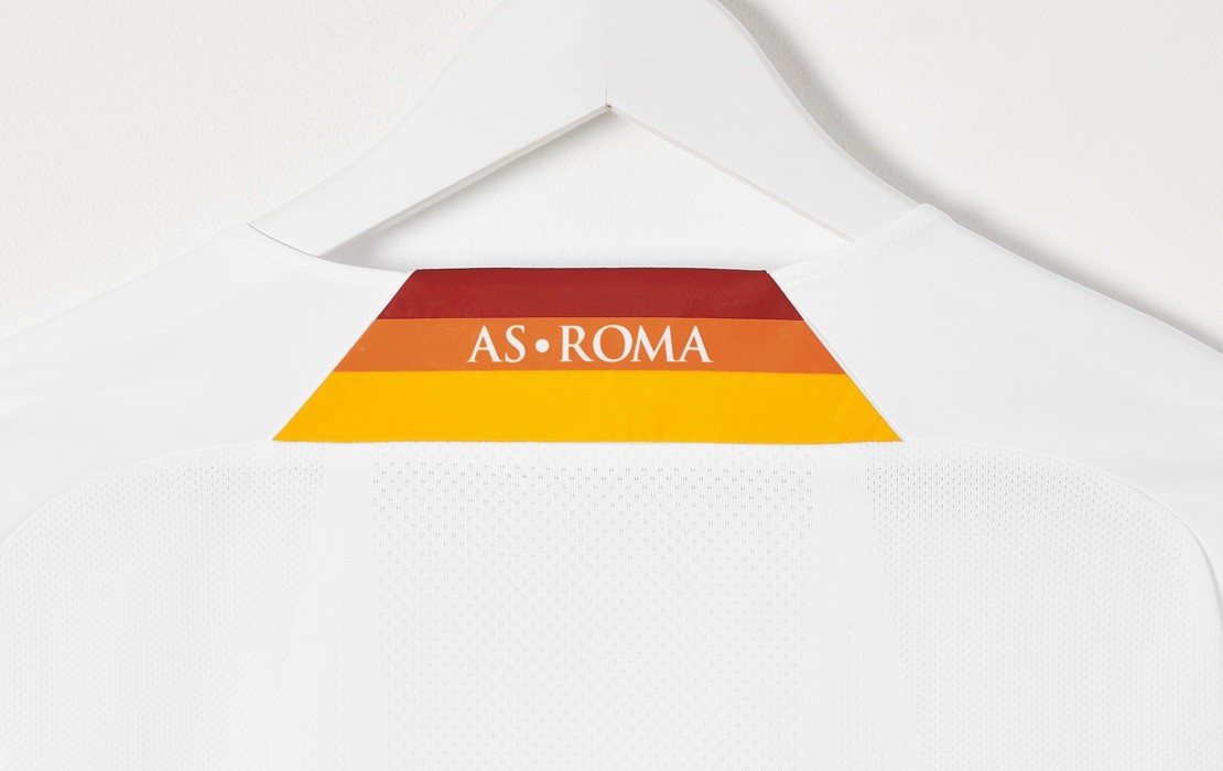 AS Roma 21-22 Visitante 3