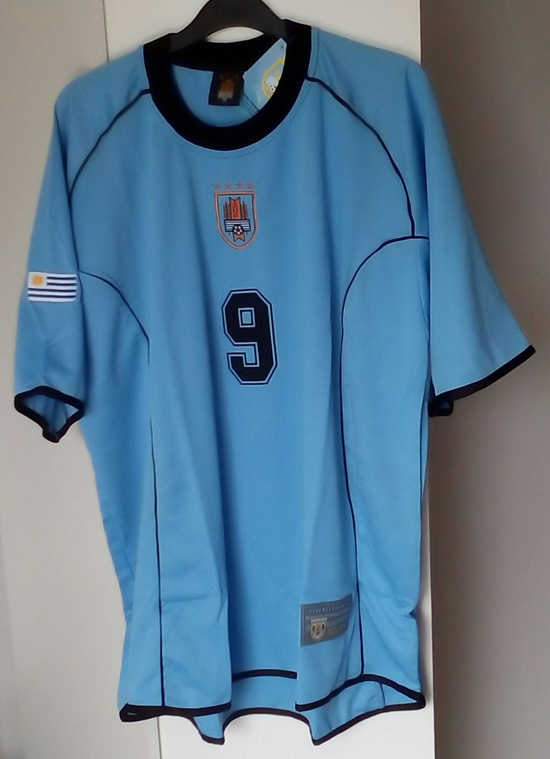 Primera equipación de Uruguay 2001