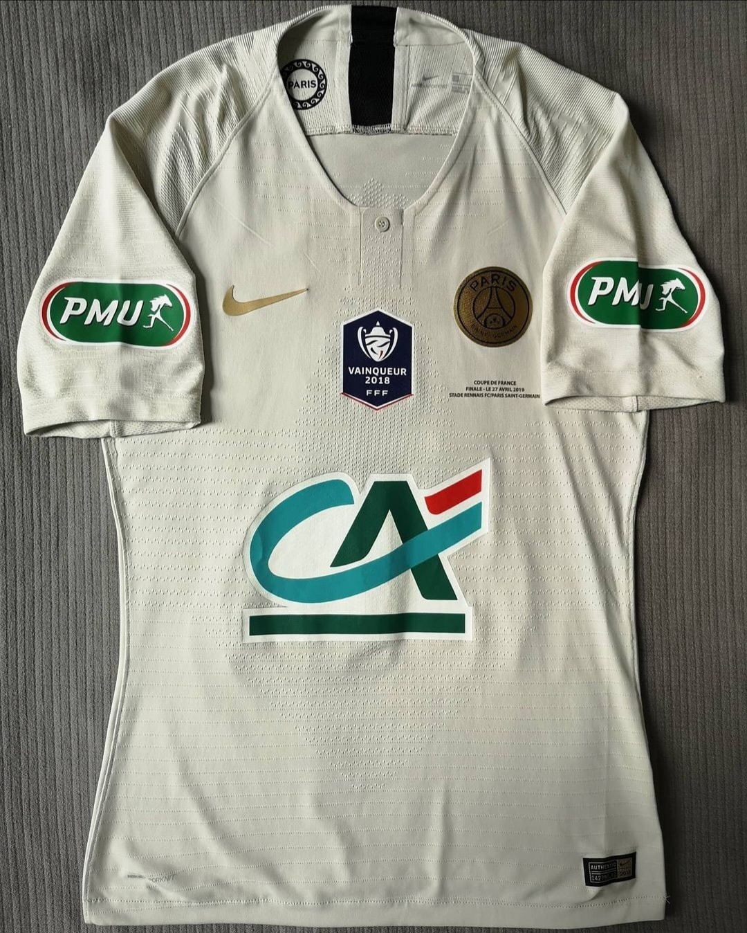 Equipación especial de Paris Saint-Germain 18-19