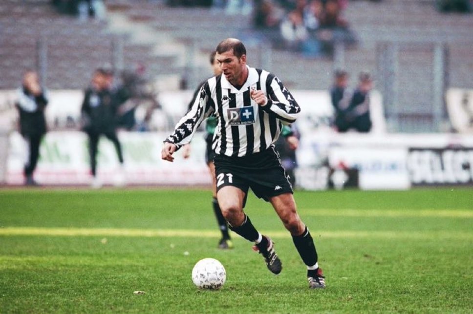 Juventus FC 99-00 Local 3