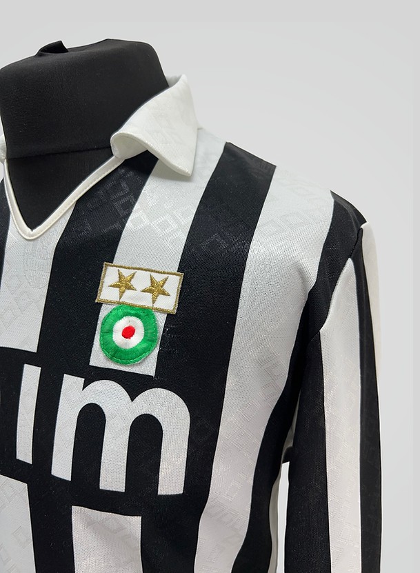 Juventus FC 90-91 Local 3